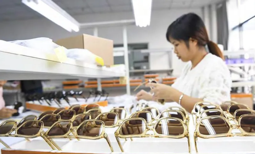 Shenzhen Cartieglasses OEM Eyewear Manufacturing Factory Floor